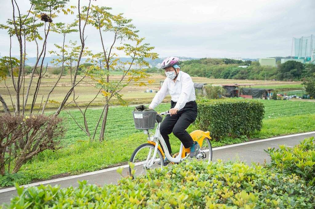 市長騎自行車視察大度路自行車道