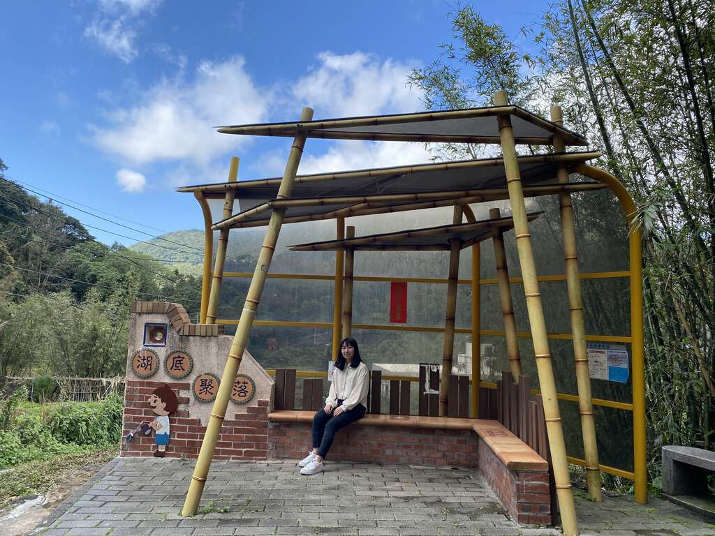 湖底聚落的候车空间