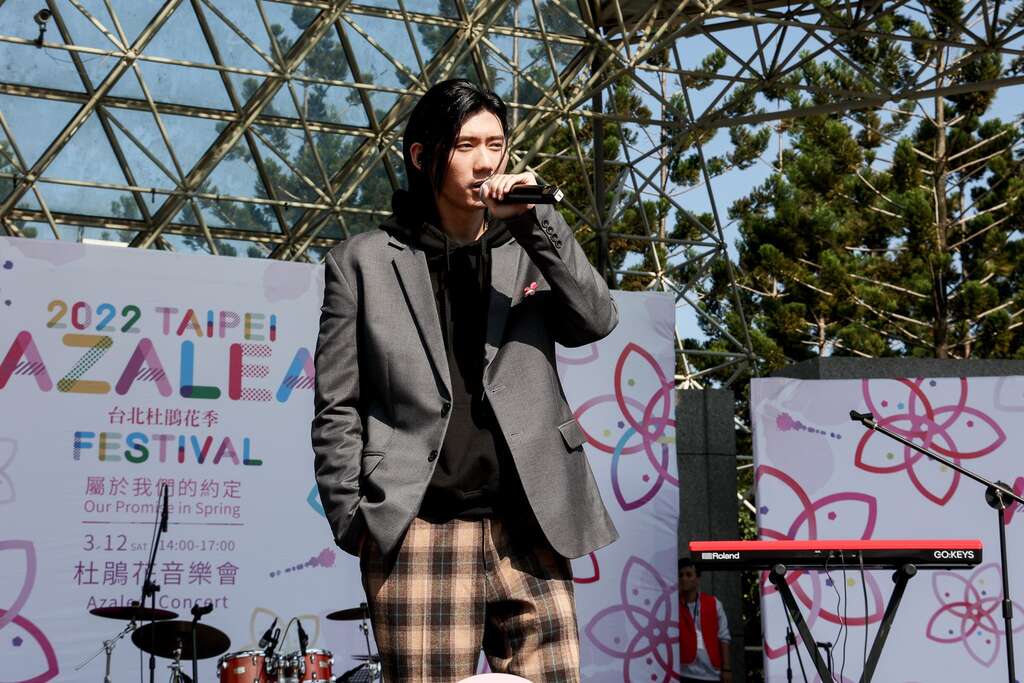 创作王子黄霆睿吸引许多年轻粉丝前来聆听音乐会。