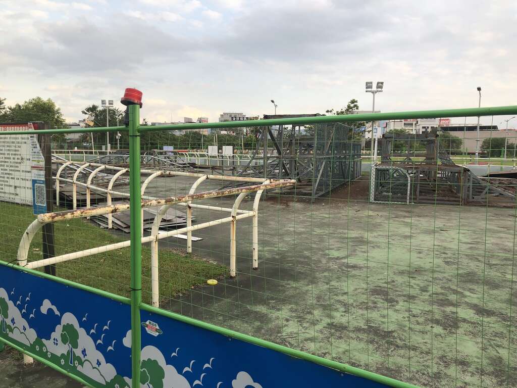 极限运动场开始换新装，避免擅入工地