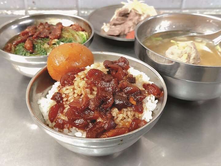 9 .矮仔財滷肉飯2-Edited (Copy)