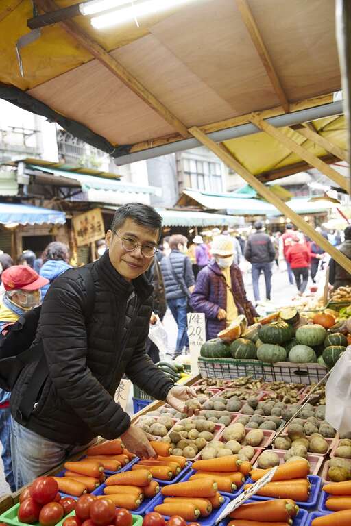 施俊宇 -「网路基因WebGene」总经理，擅长网路行销，亦开设了YouTube 频道「OneMore Food」， 与大家分享他的厨艺心得。(摄影／黄政达)