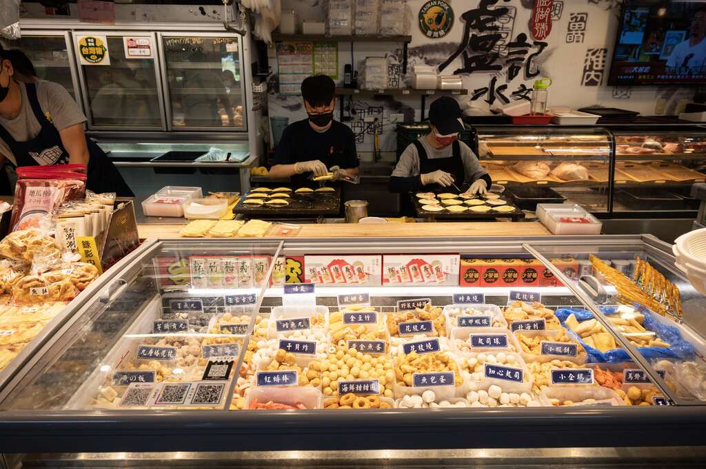 南門市場內有現做的蛋餃，是老饕們都知道的好滋味。（攝影／陳冠凱）