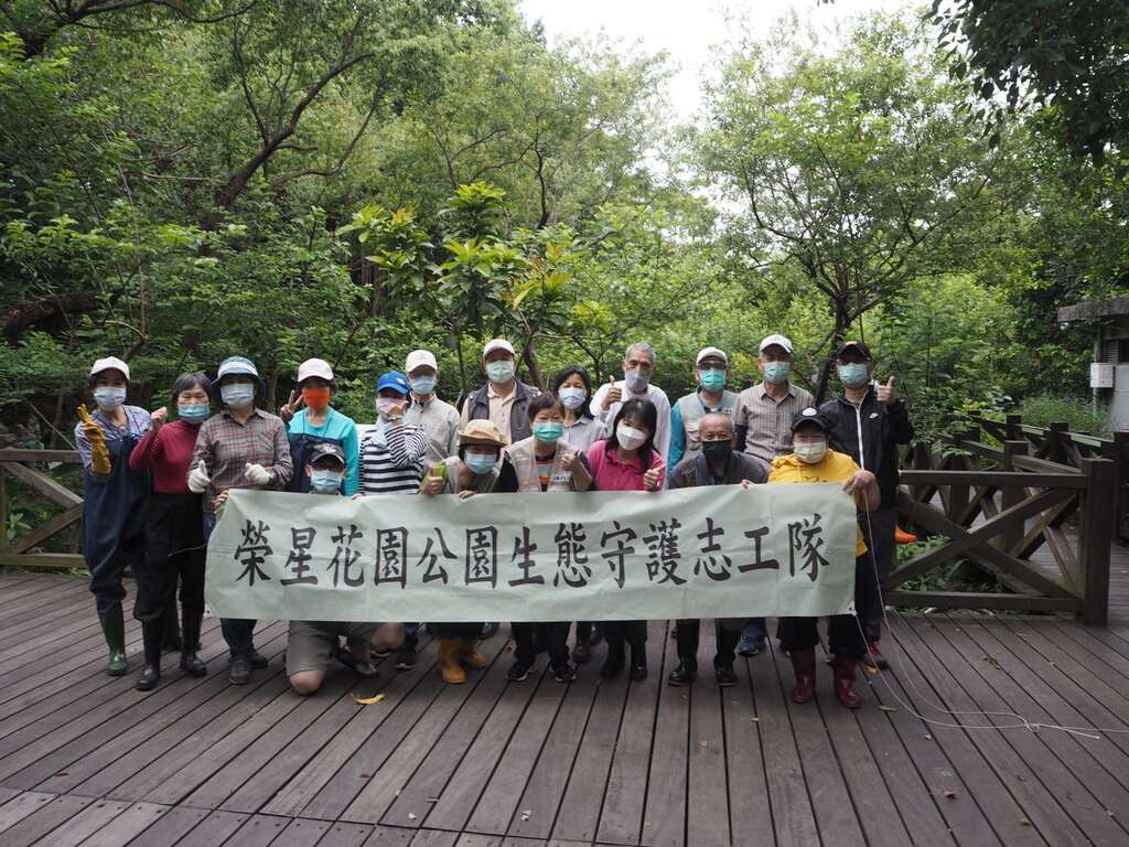 赏萤季期间，志工团队举办本月工作日，并在开始前进行大会师。