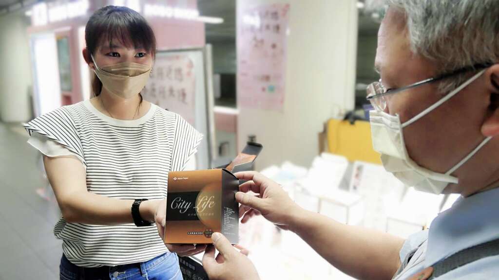 欢迎至「捷运咖啡专柜」买咖啡送咖啡