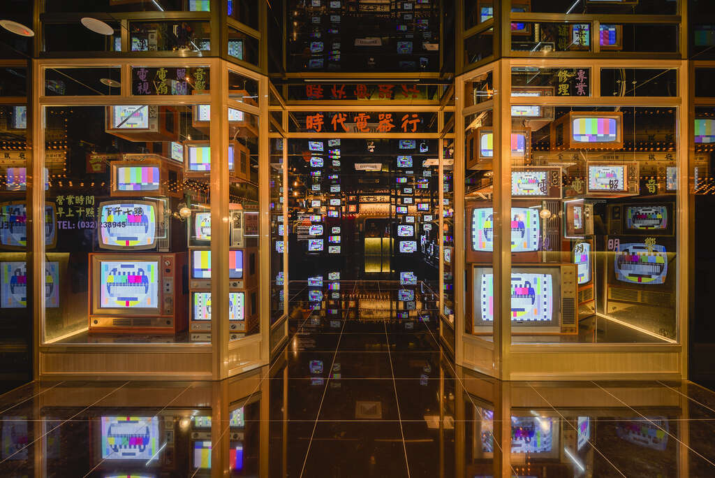 梁浩轩在「唱我们的歌 流行音乐故事展」中设计了「时代电器行」展区，传达电器行在台北流行音乐发展中的重要性。（图／ INCEPTION 启艺）
