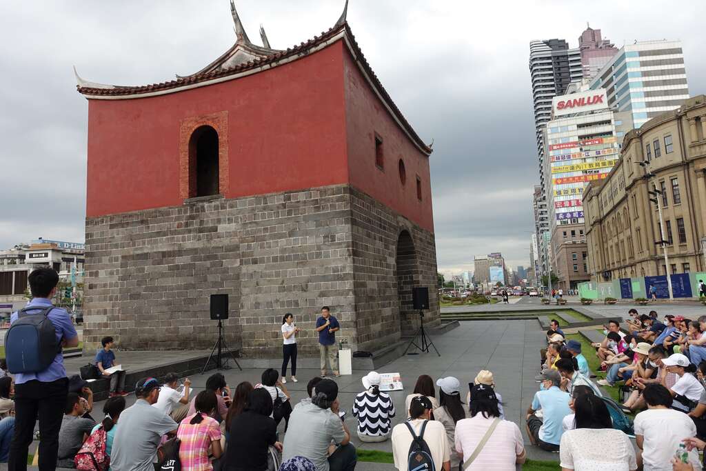 抚台街洋楼＿北门开讲於五月的周六下午在北门广场举行，欢迎民众关注抚台街洋楼粉专公告活动详情
