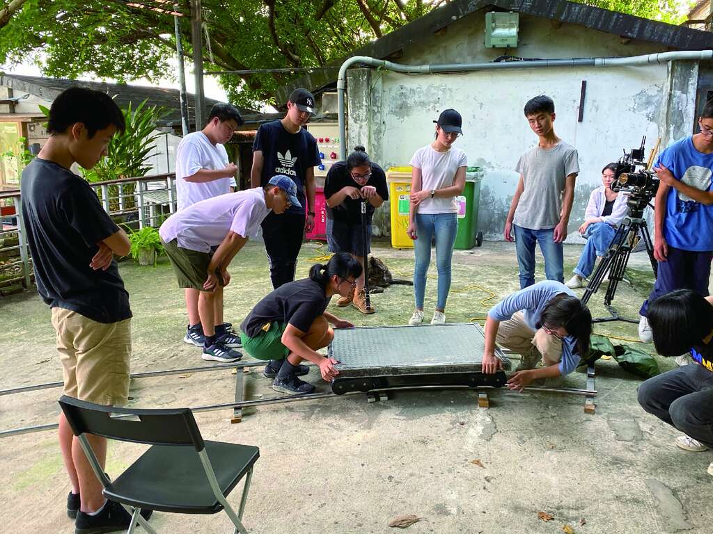 TMS 透过让学生实际操作的方式，了解拍片的各个环节。（摄影／陈志诚）