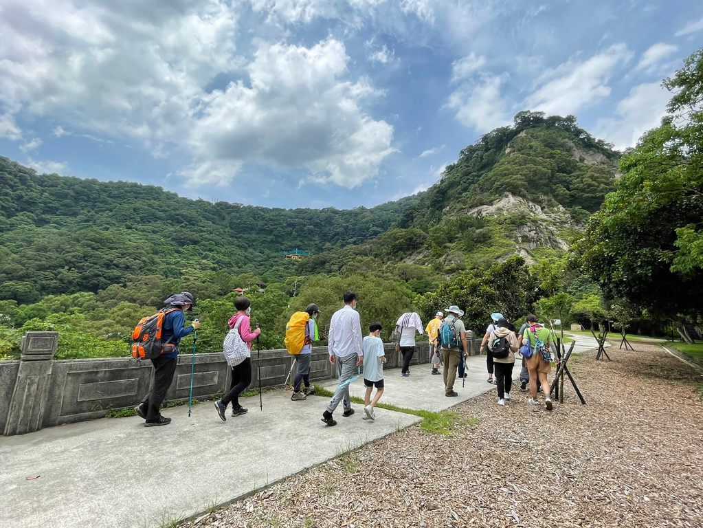 「征服全程」行程由专业登山旅行社趣健行领队，带领民众体验台北大纵走第一段并导览