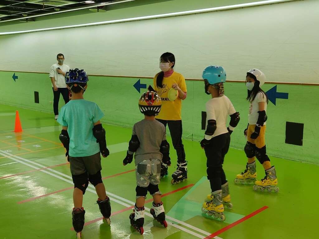 臺北市直排輪場推出5人小型體驗活動，歡迎預約體驗小班制直排輪教學！(圖片來源：臺北市青少年發展處)