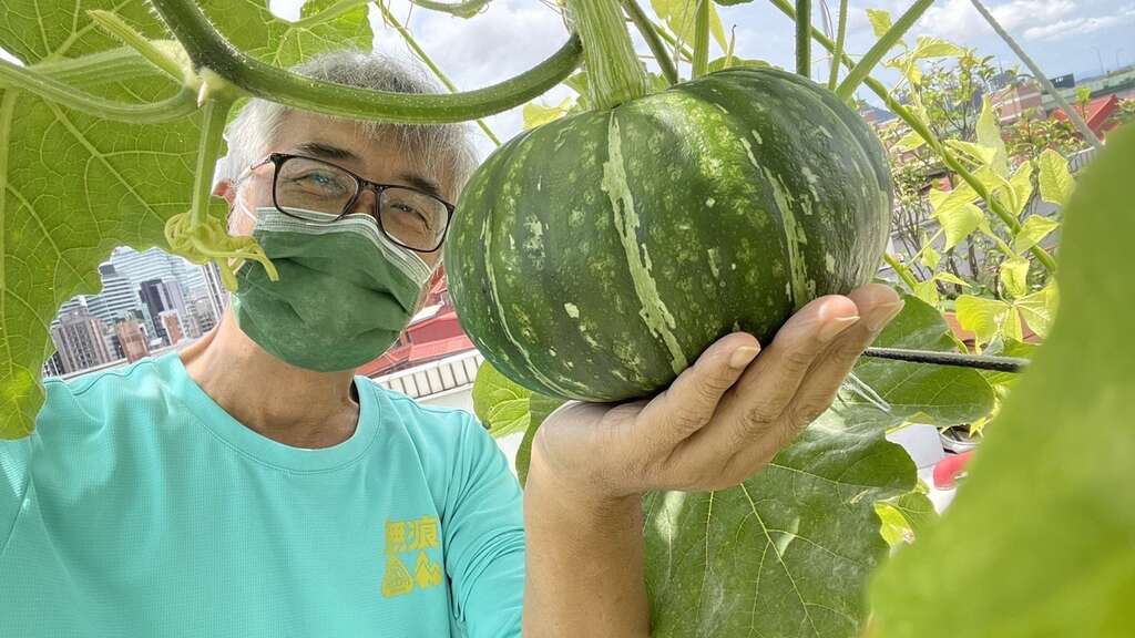 Training for Rooftop Gardeners at TPL Donghu Branch