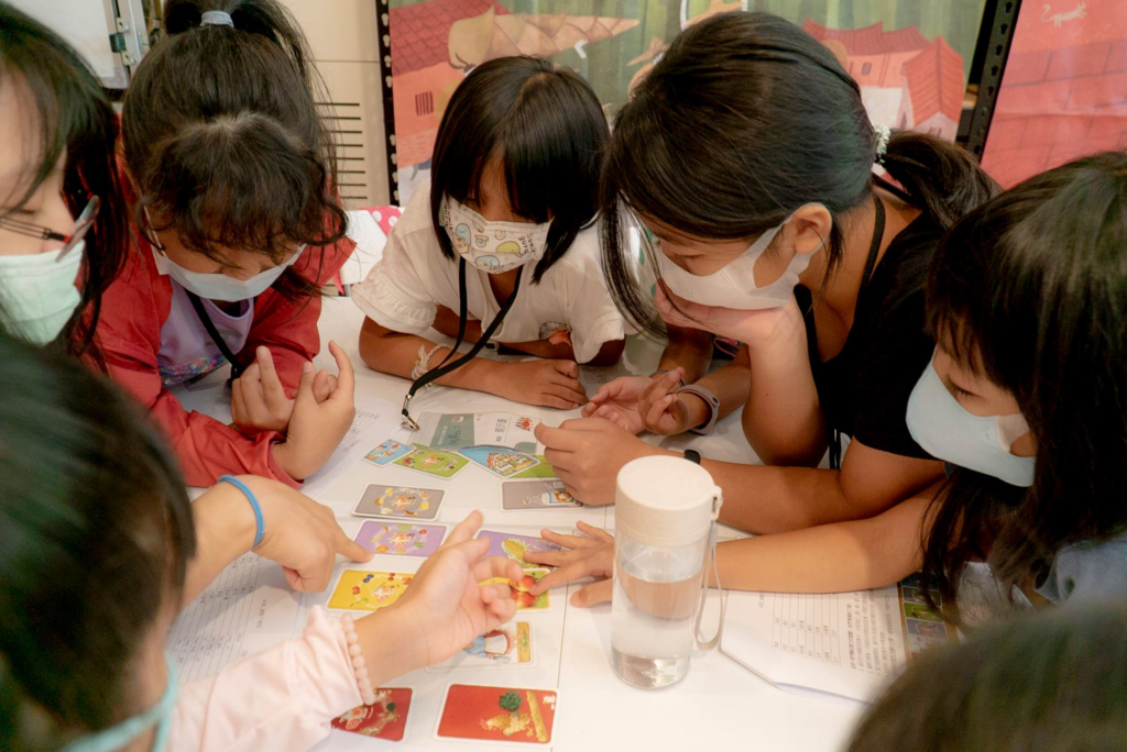小朋友们聚在一起学习(图片来源：台北市政府客家事务委员会)