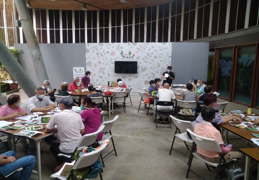 暑假不停學，臺北典藏植物園環境教育課程豐富有趣，適合暑假期間一同親子共學。(圖片來源：臺北市政府工務局公園路燈工程管理處)