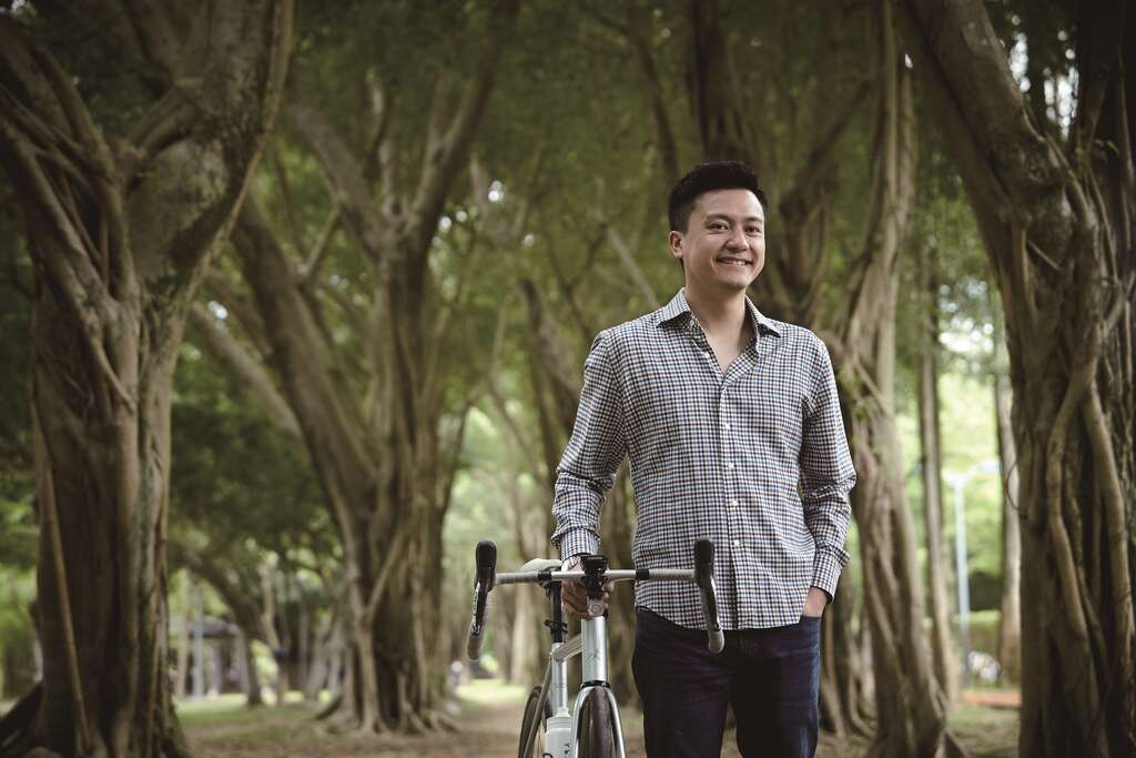 Kurt Lin喜歡騎腳踏車探索台北各個不同角落。（攝影／Anew Chen）