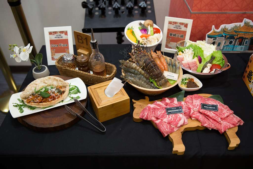 活动参与店家乐崎火锅及Cura Pizza展示特色美食(图片来源：台北市商业处)