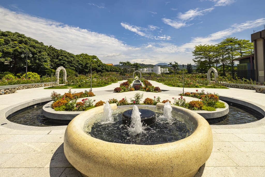 欧式风格的浪漫新型水景区-秘密花园(图片来源：台北市政府观光传播局)