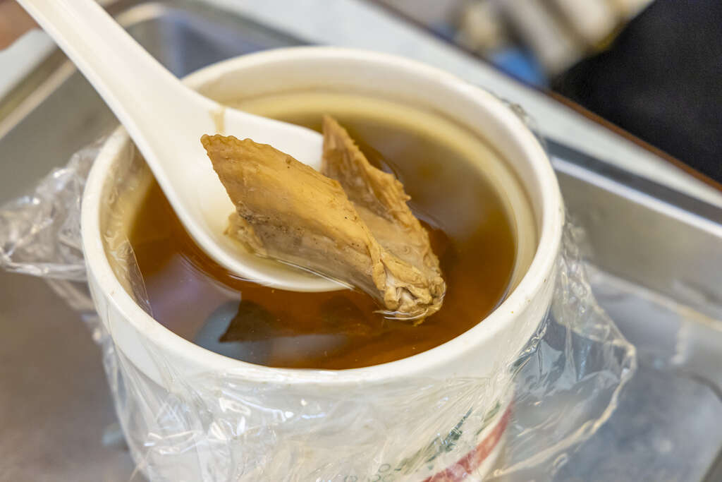 让众多人害怕又好奇的蛇肉汤(图片来源：台北市政府观光传播局)