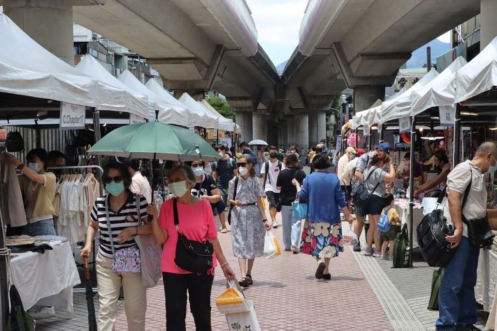 特色市集遊逛人潮(圖片來源：臺北市商業處)