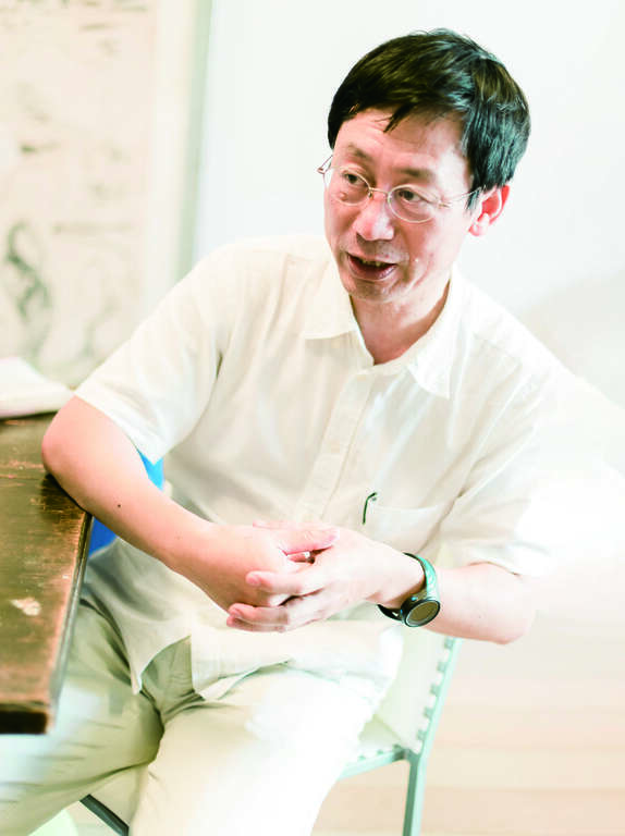 吴荣伟，在天母、士林地区担任在家自学共学团 体老师，开设「荣伟叔叔的哲学课」。（图／吴荣伟）