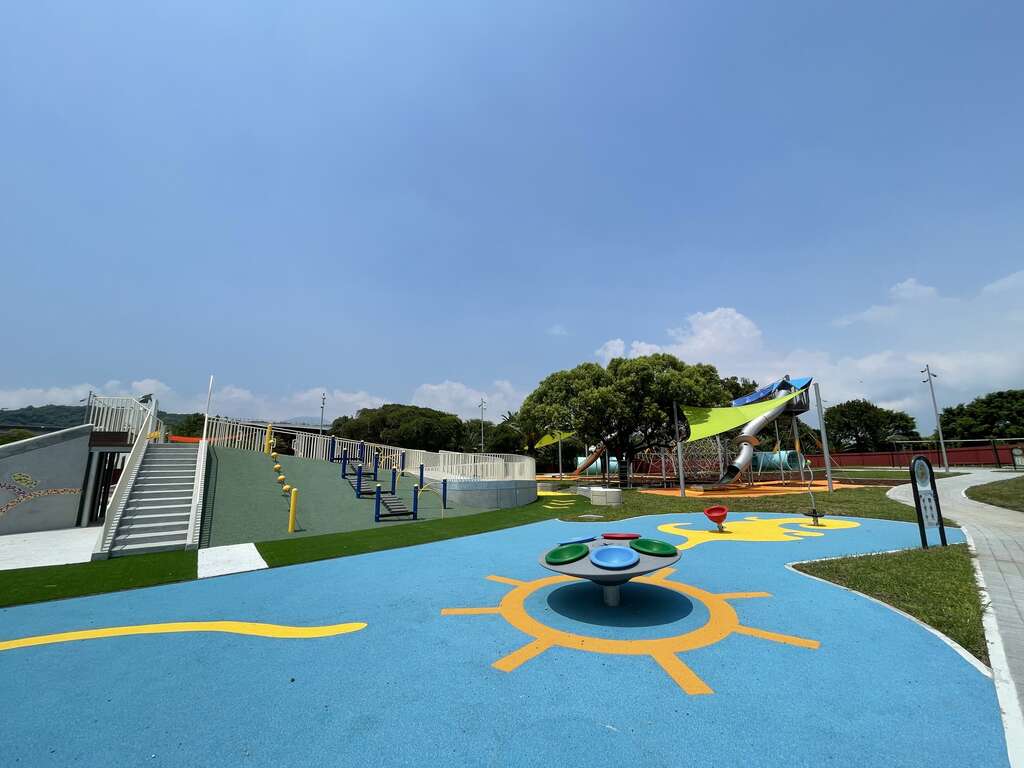 花博公园新生园区-海洋游戏区(图片来源：台北市政府工务局公园路灯工程管理处)