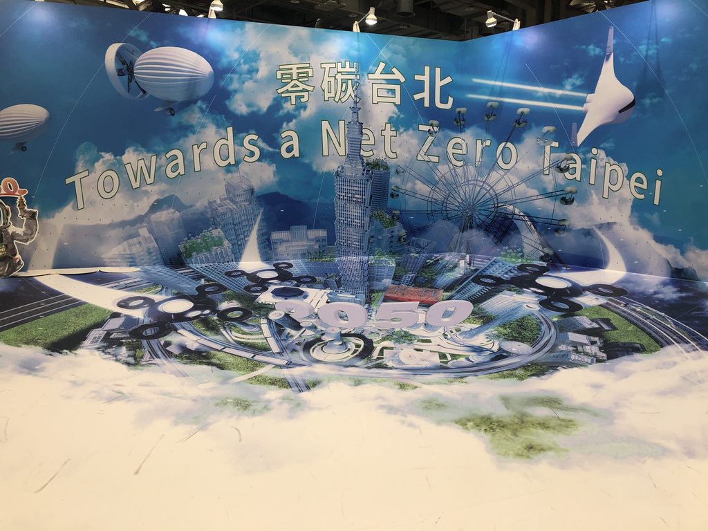 零碳台北的3D壁贴互动装置，吸引许多民众拍照打卡。.JPG