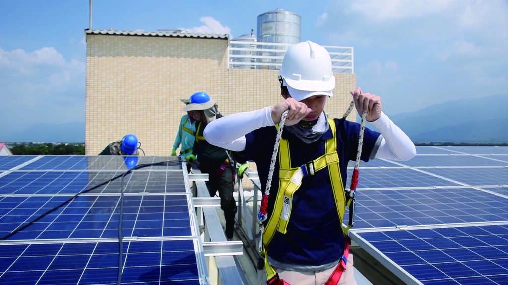 阳光伏特家除了搭建公民电厂平台，也协助案场建置与维运。(图／阳光伏特家)