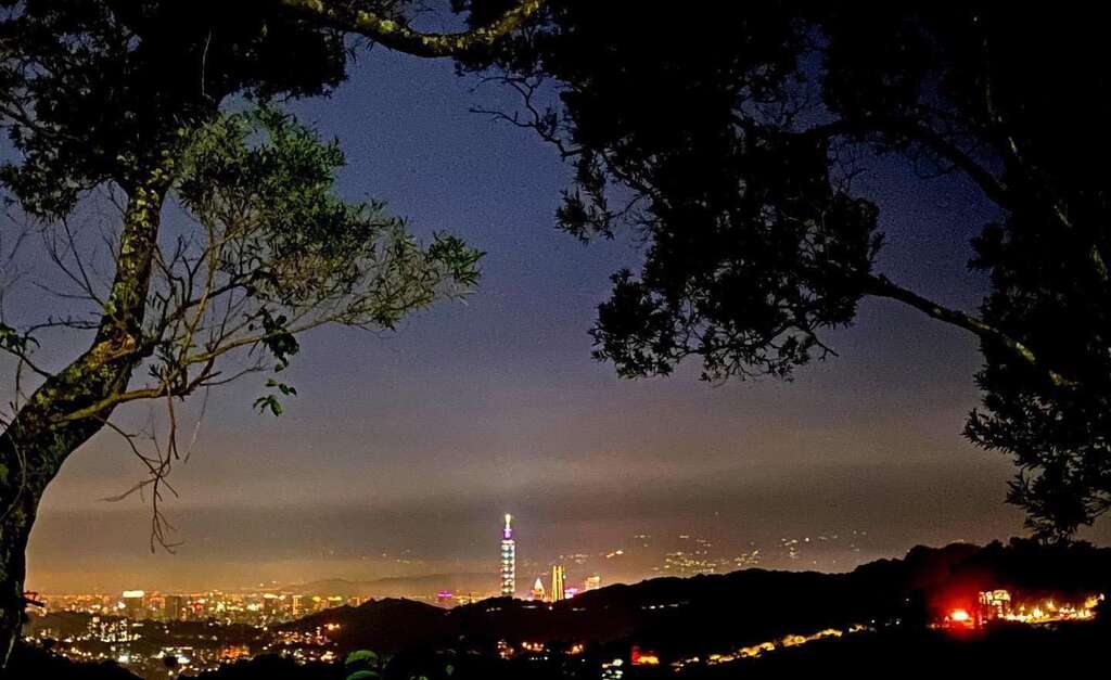 可以在景观餐厅看夜景过中秋(图片来源：台北大众捷运股份有限公司)