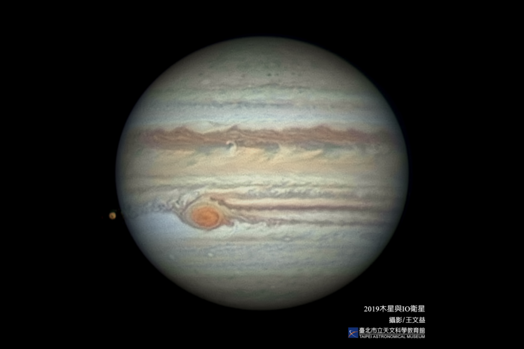 木星及io(3比2)(图片来源：台北市立天文科学教育馆)