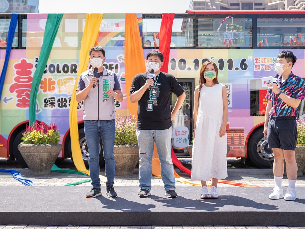观传局长刘奕霆与议员王闵生、吴沛忆共同支持平权，期许台北成为最开放友善的彩虹国际城市。