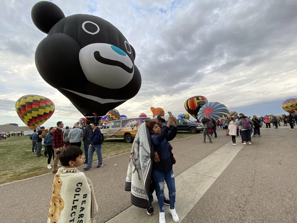 台北市熊赞造型球参加2023阿布奎基国际热气球嘉年华(2)