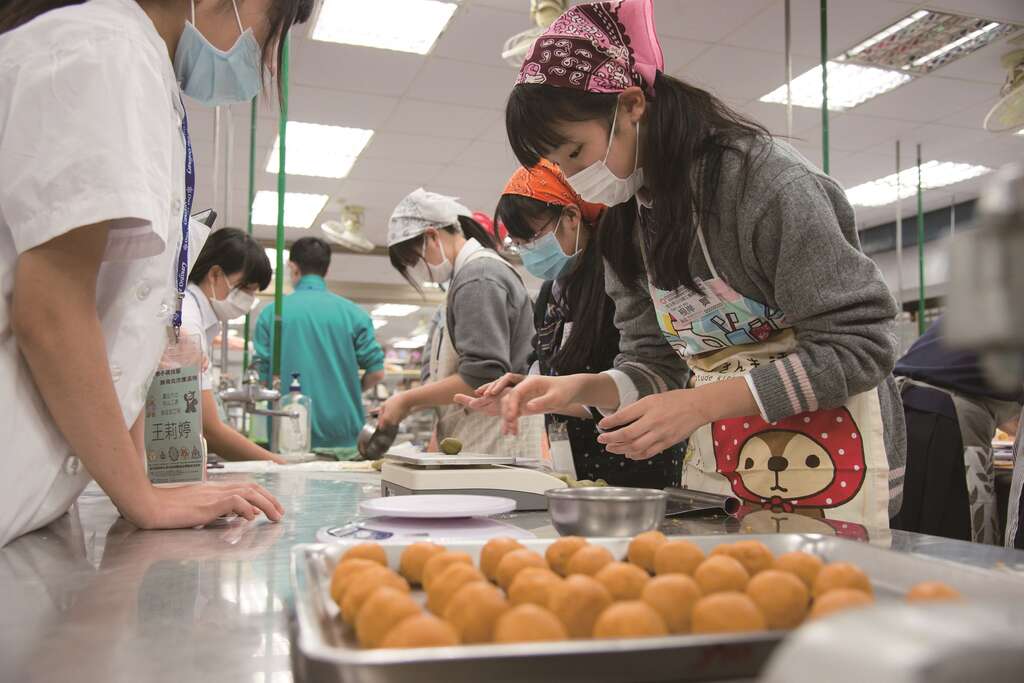 在地遊學-松山工農工廠食品加工課程體驗