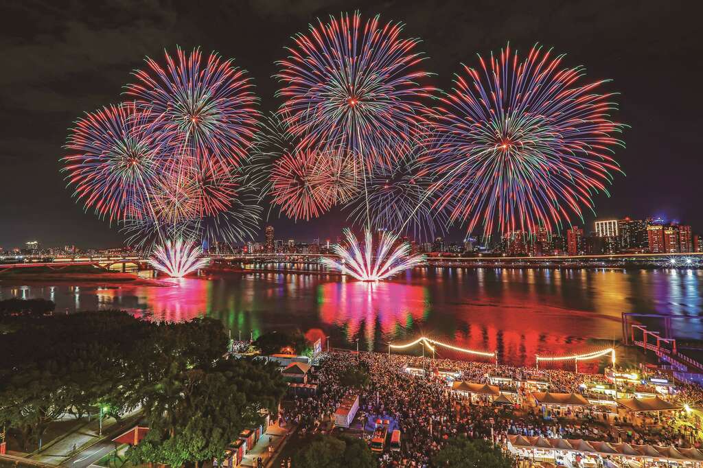 12_12_潘同正_炫麗台北-2022大稻埕情人節攝影比賽