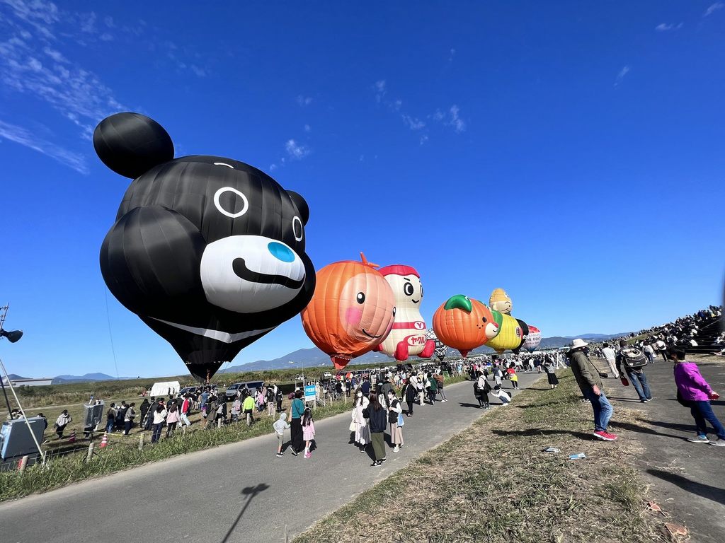 熊赞的现身是今年日本佐贺热气球节的一大亮点，全场唯一海外球