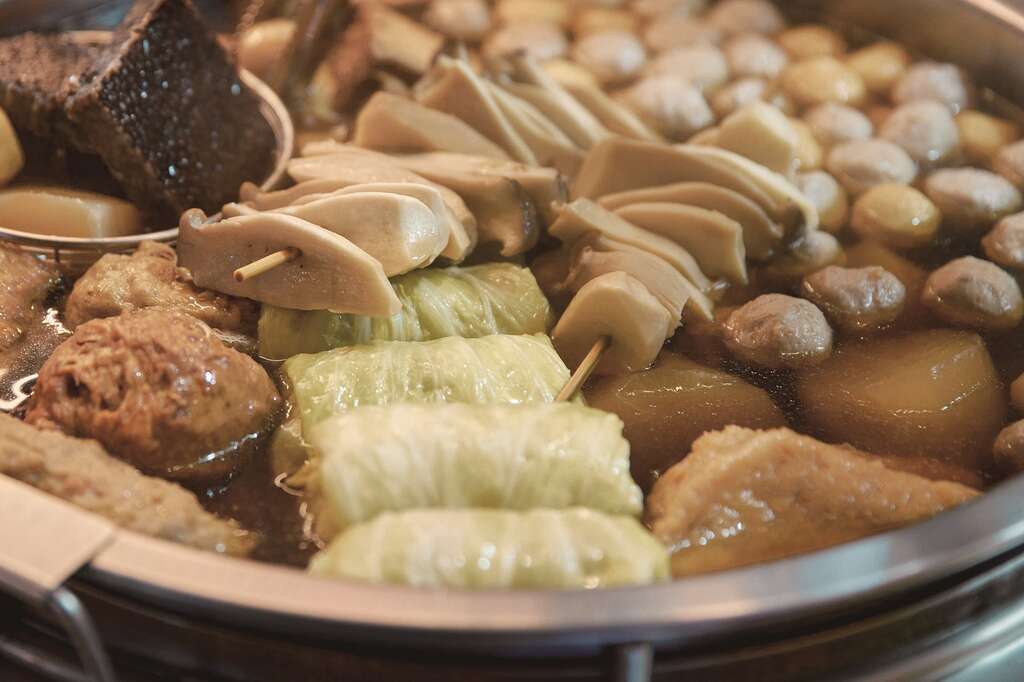 「今日壽司店」的關東煮是萩本十分推薦的品項，偏甜的溫和湯頭總讓他想起家鄉。（攝影／黃政達）