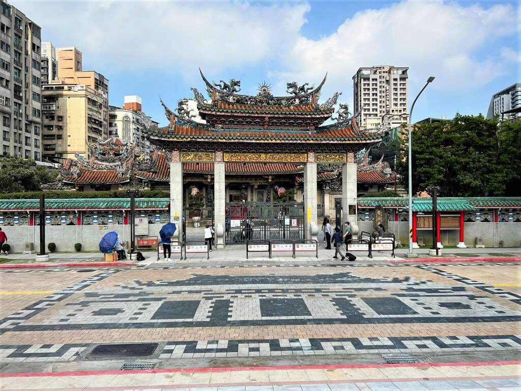 Guangzhou Street Receives Overhaul, Boasts New Road Pavement