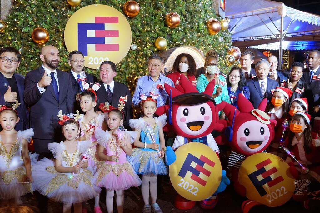 Mayor Attends 2022 Far Eastern Group Christmas Tree Lighting Ceremony