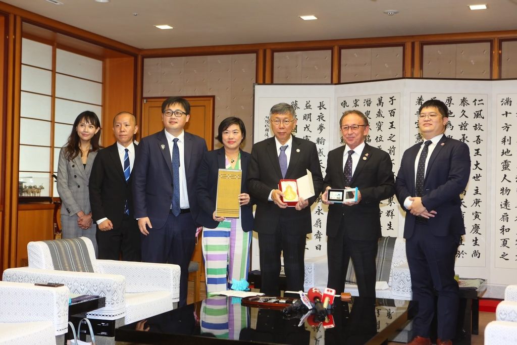 市长柯文哲拜会冲绳县知事玉城丹尼。