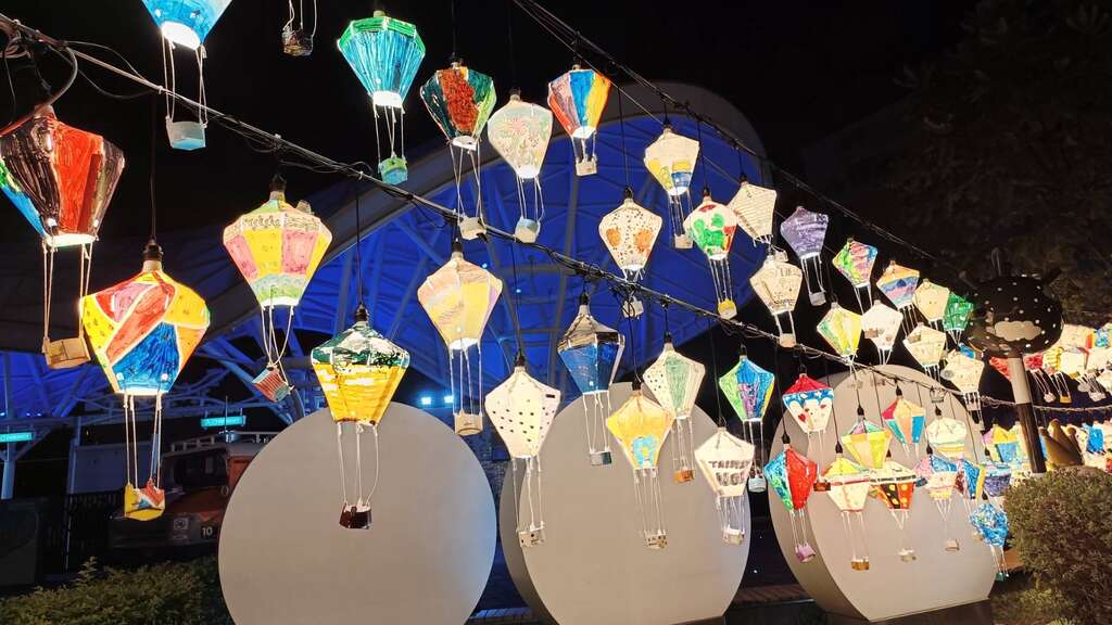 创意十足的热气球灯(图片来源：台北大众捷运股份有限公司)