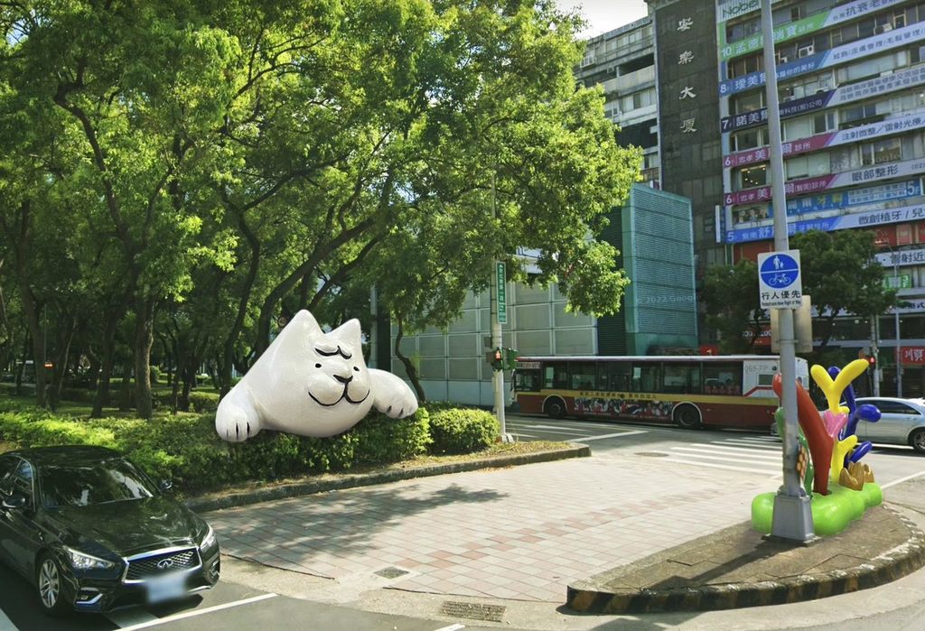 臺灣藝術家蔡潔莘的「城市後花園」以捷運的便利性為主題，將捷運化作花園裡的植物。