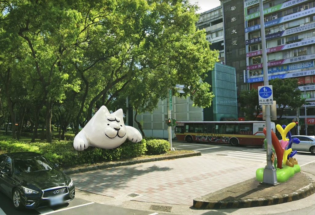 Shiny Rabbit Lantern Shows up at MRT Sun Yat-sen Memorial Hall Station