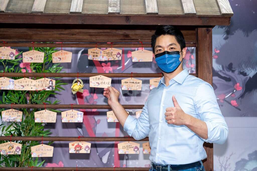 蔣萬安市長寫下祝福語掛於繪馬牆(圖片來源：臺北市商業處)