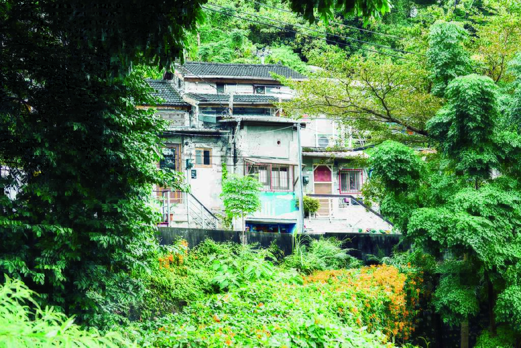 台北的文化地景在香港游客眼中既独特又有趣，例如宝藏岩便与在地拥有紧密连结，并非凭空生长出来的场域。（摄影／Liszt Chang）