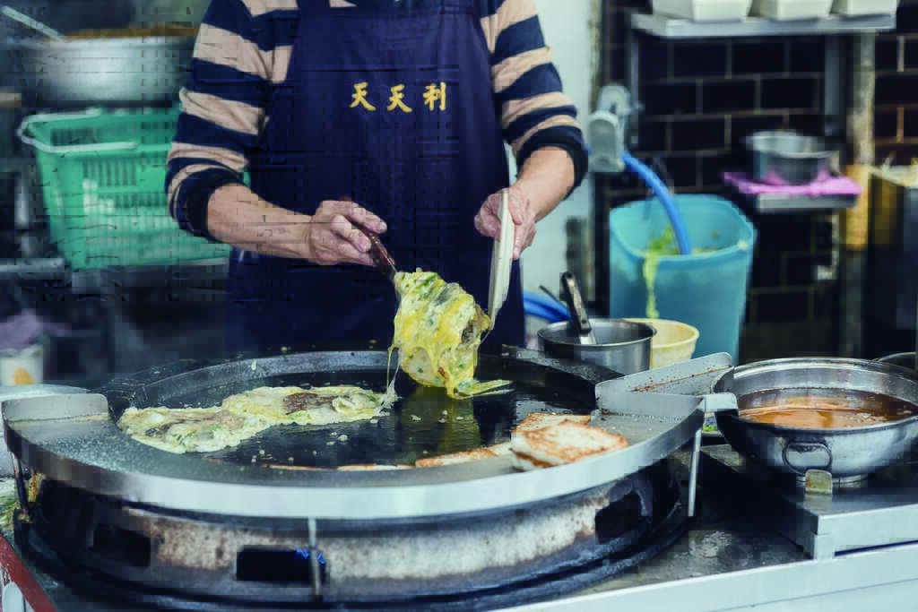 蚵仔煎、鸡排、臭豆腐等台湾小吃，美味又具地方特色，深受许多外国朋友喜爱。（摄影／林冠良）