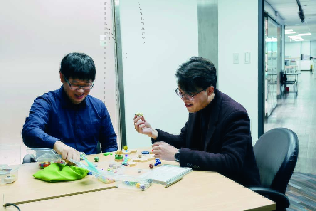 善用堆疊樂高等方式，將腦中想法具象化，是遊戲企畫的必備能力。