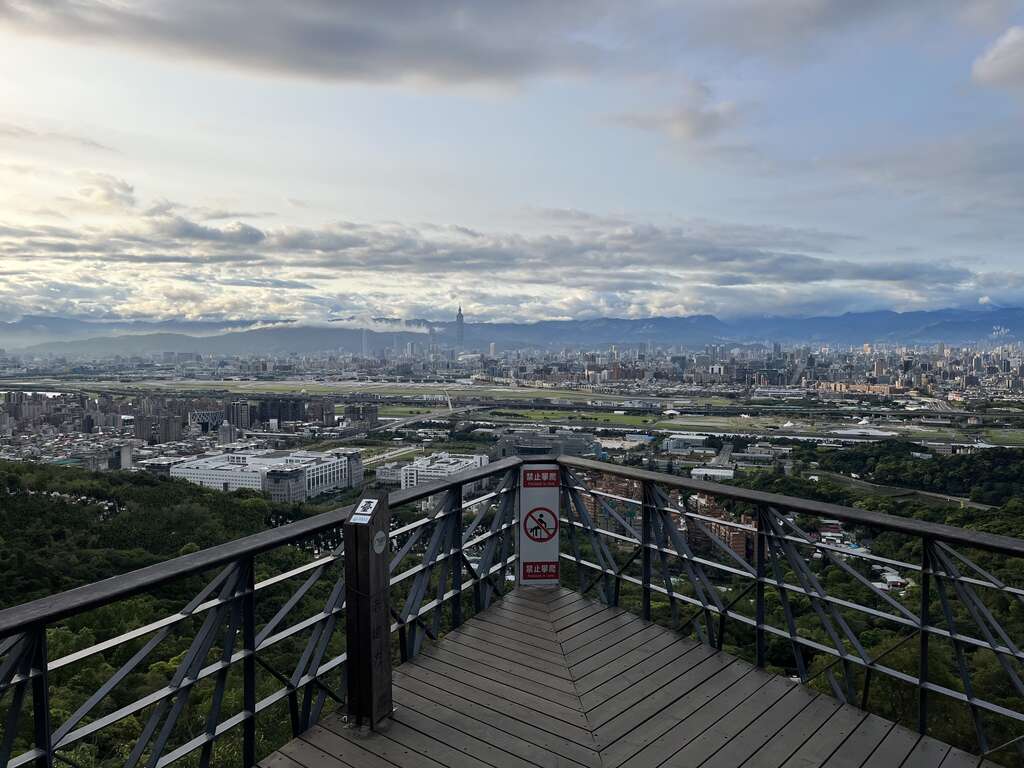 老地方观机平台(图片来源：台北市政府工务局大地工程处)