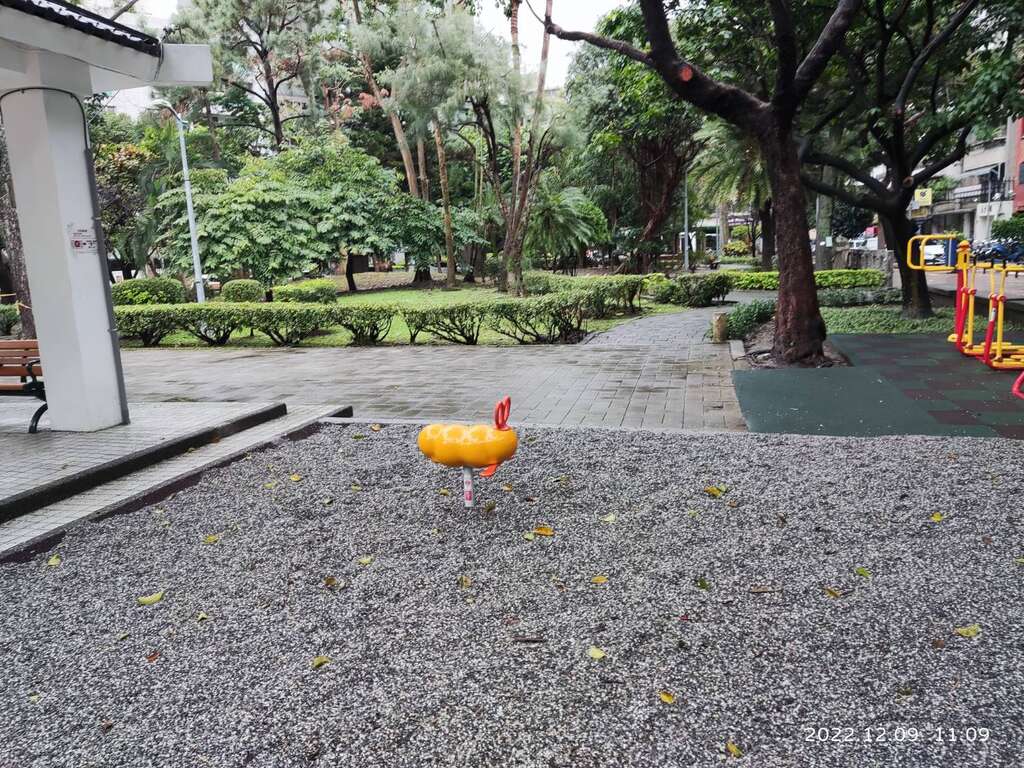 Q版造型摇摇乐(图片来源：台北市政府工务局公园路灯工程管理处)