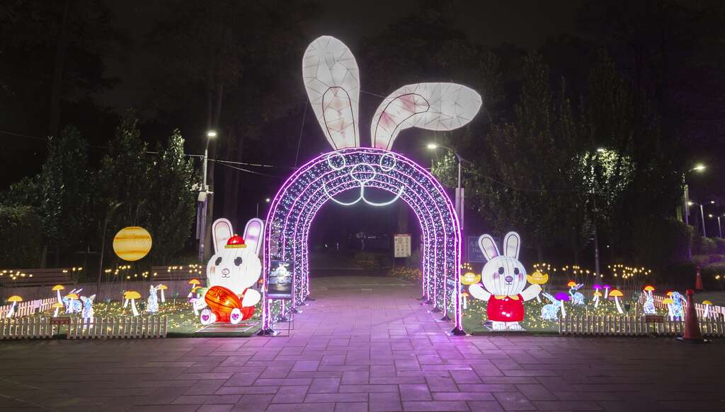 大安燈區-快樂天堂兔(圖片來源：臺北市政府民政局)