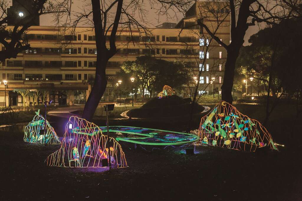 信义灯区　登陆月球 寻兔记－微光・水影・绿宝盒（图／台北市政府）