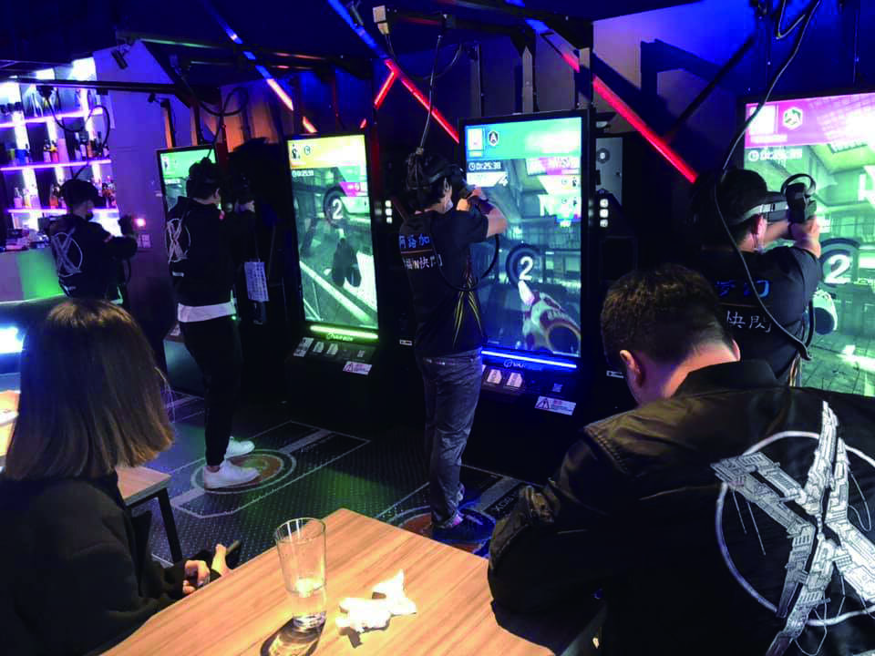 Box Taipei引進VR遊戲機台，讓大家擁有最新潮的虛擬遊戲體驗。（圖／Box Taipei）