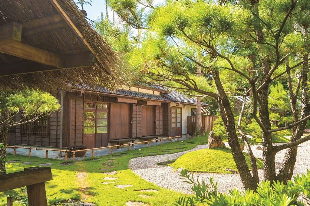南门町三二三日式枯山水庭园深具禅风之美。